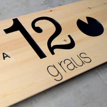 Fusteria BRAIPONT: Rótulo de madera mecanizado CNC.