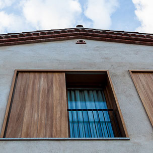 Fusteria BRAIPONT: Paravents corredissos d'iroko.